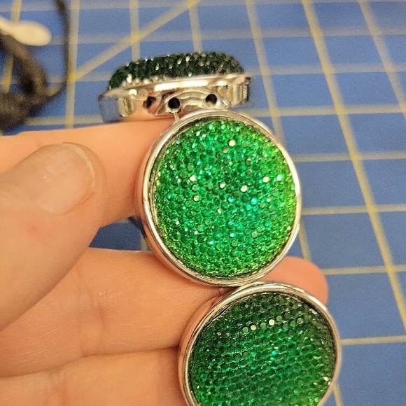 Green Glitter Sparkling Round 6" Stretch Bracelet Silver - Picture 1 of 2